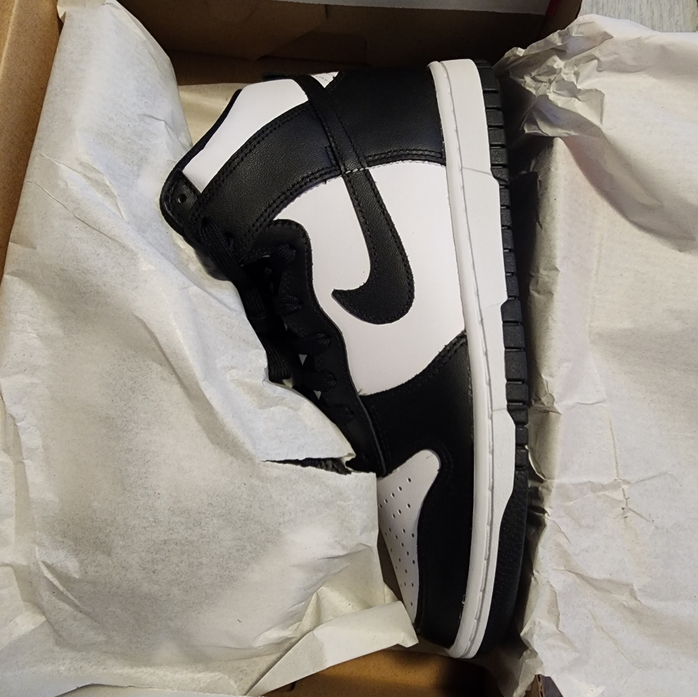 Shoes - Picture 6 of 7